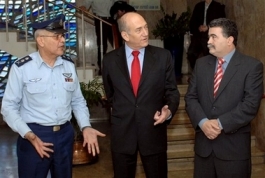 olmert%20peretz7 Friends Again?