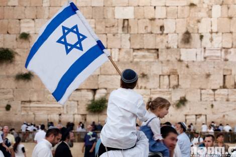 boy with israeli flag