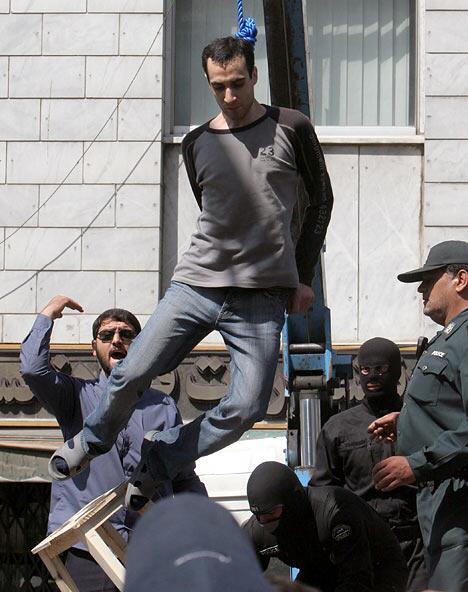 An Iranian proudly wearing jeans while being executed
