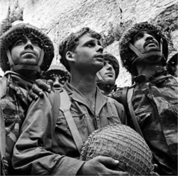 paratrooper-1967-six-day-war-western-wall.jpg