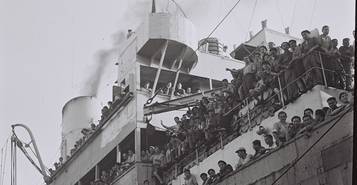 refugees boat