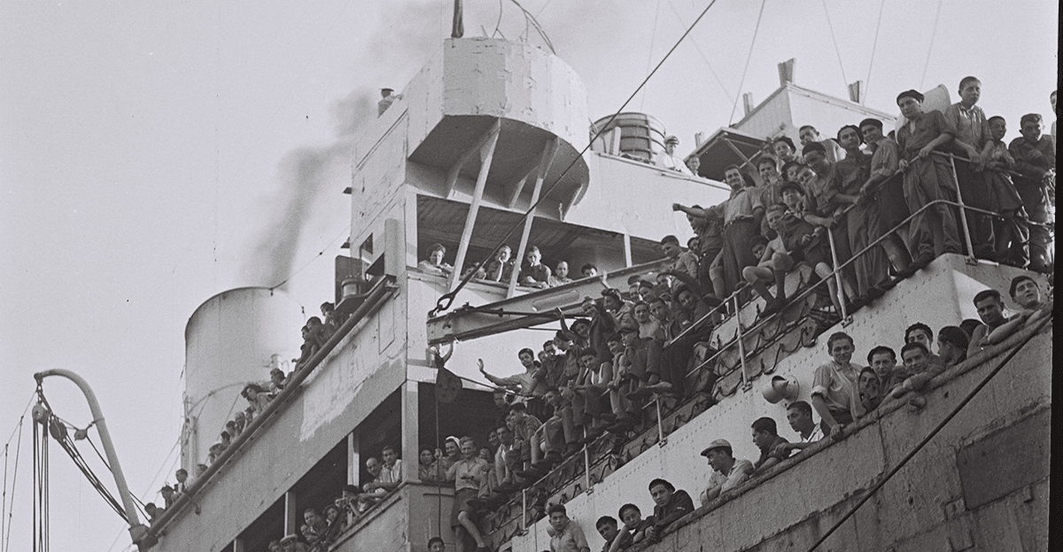 refugees boat