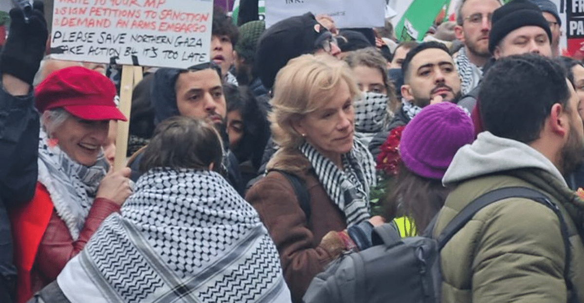 juliet stevenson cropped