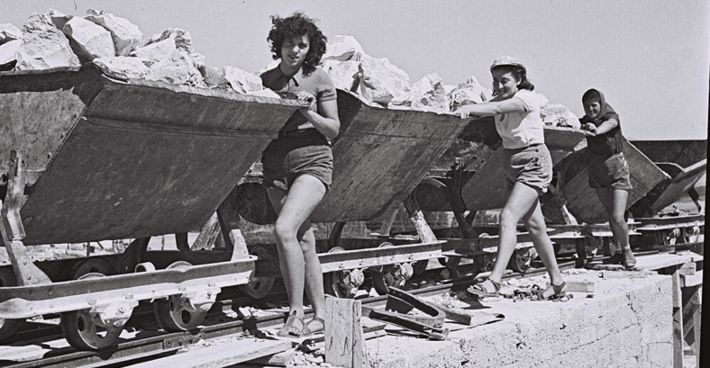 Kibbutz_Members