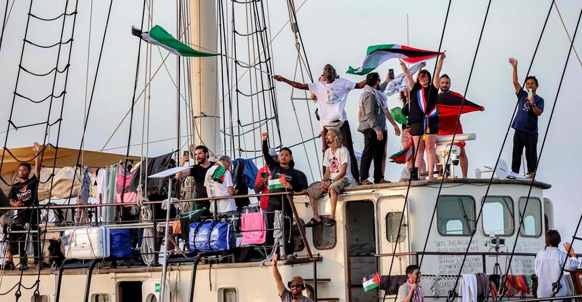 flotilla selfie boat