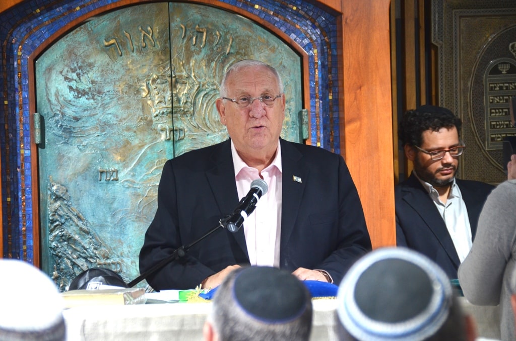 Israel President Reuven Rivlin in synagogue on Beit Hanasi grounds erev Yom Kippur