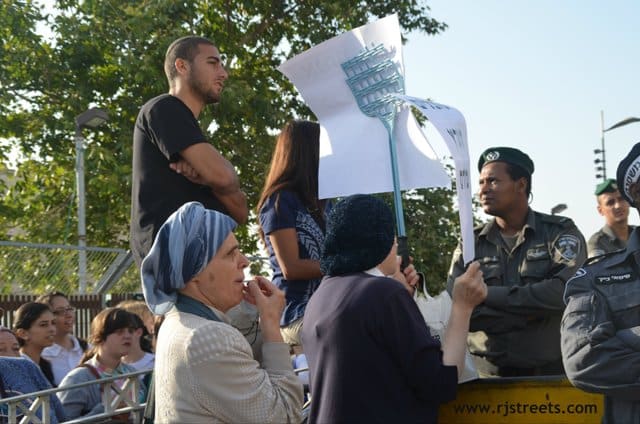 image women protester at Western Wall.