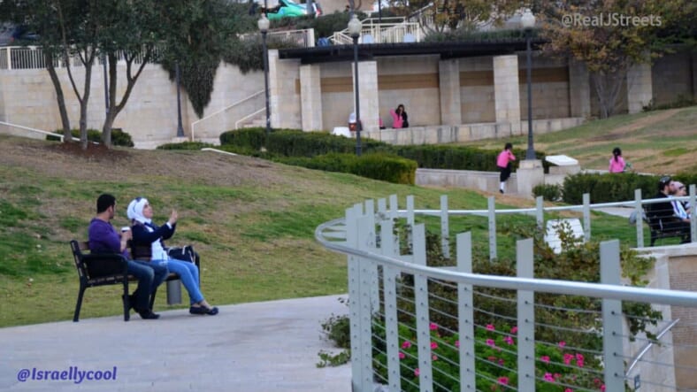 photo Palestinian couple, picture Jerusalem Palestinians, image Israel apartheid