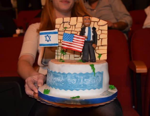 photo of cake for Obama in Israel