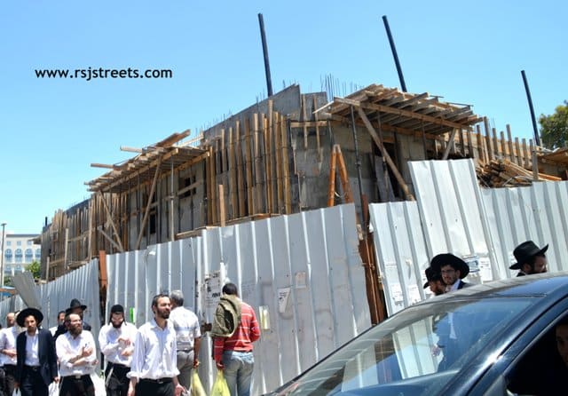 image workers leaving early for Ramadan, image building site Haredi neighborhood