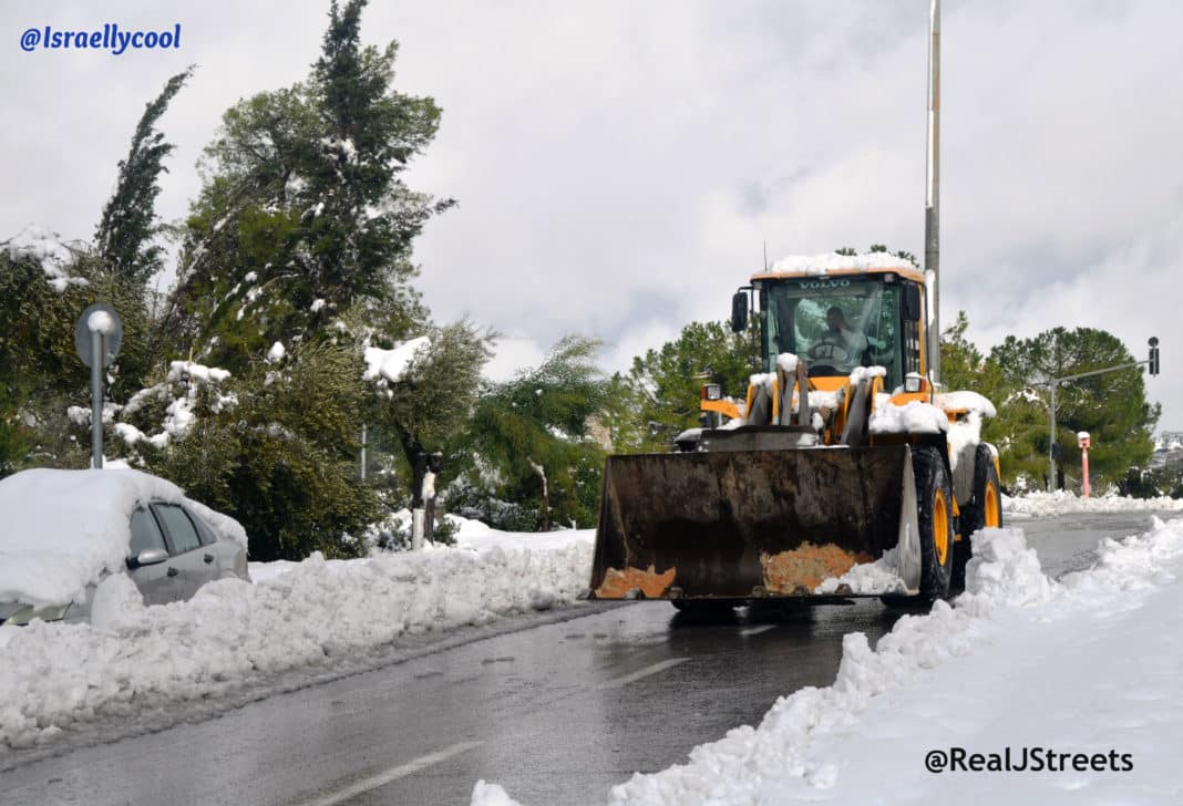 Jerusalem snow photo, plow in snow Israel , image snow in Jerusalem, Israel under snow