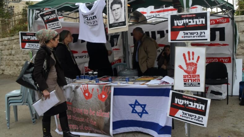 image protest Israel, photo protest tent Jerusalem, picture protesters prisoner realease.