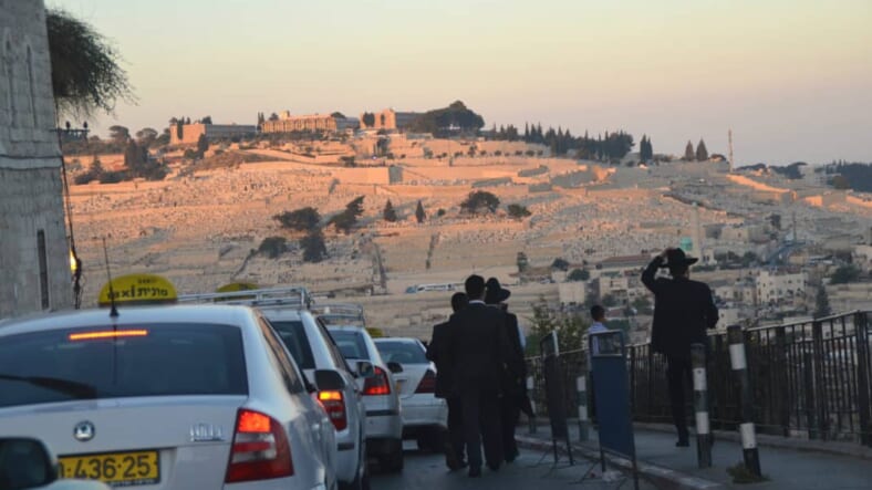 image crowd going to Old City