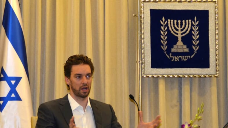 image Pau Gasol , picture Gasol in Israel