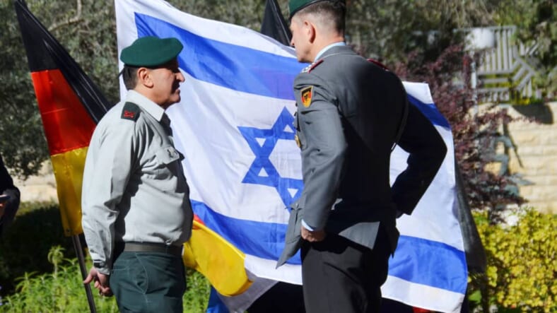 Israeli and German military officers talking