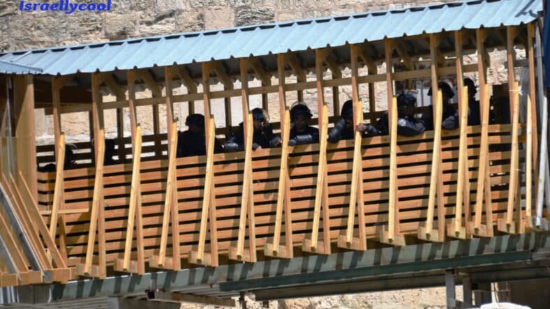 Israeli security in Mughrabi Bridge on Friday for Muslim prayer time