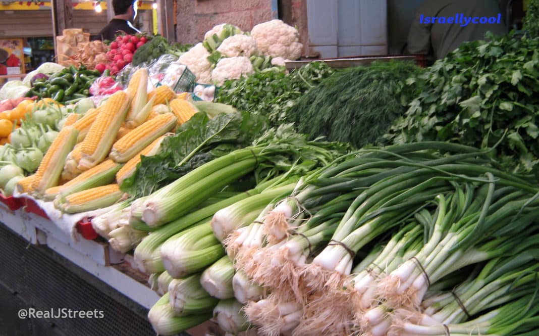 photo display of fresh vegetbles