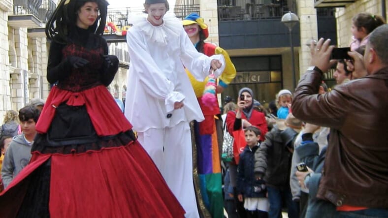image Arab woman in Jerusalem, photo palestinian woman, picture Arab girl