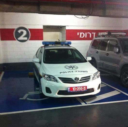 Israeli parking masterclass police in disabled spot