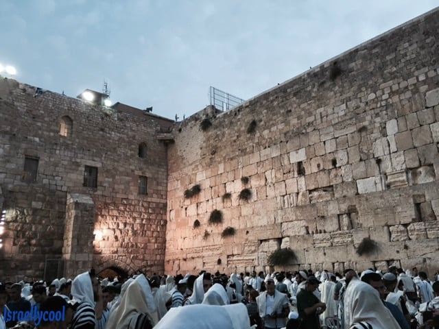 Men pray at Western Wall before Rosh Hashannah