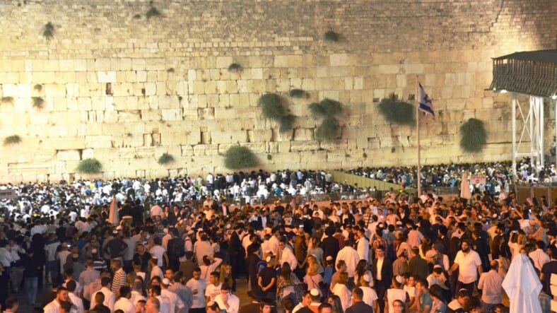 Thousand were at Wailing Wall through the night