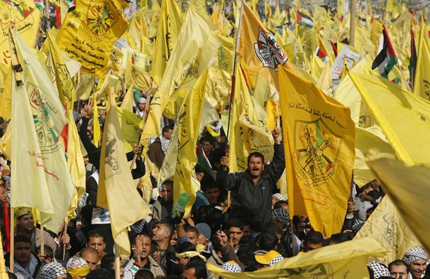 Palestinians take part in a rally marking the 48th anniversary of the founding of the Fatah movement, in Gaza City January 4, 2013. Hundreds of thousands of Palestinians joined a rare rally staged by President Mahmoud Abbas's Fatah group in Gaza on Friday, as tensions ease with rival Hamas Islamists ruling the enclave since 2007. REUTERS/Suhaib Salem (GAZA - Tags: POLITICS ANNIVERSARY)