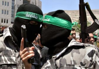 Hamas kissing