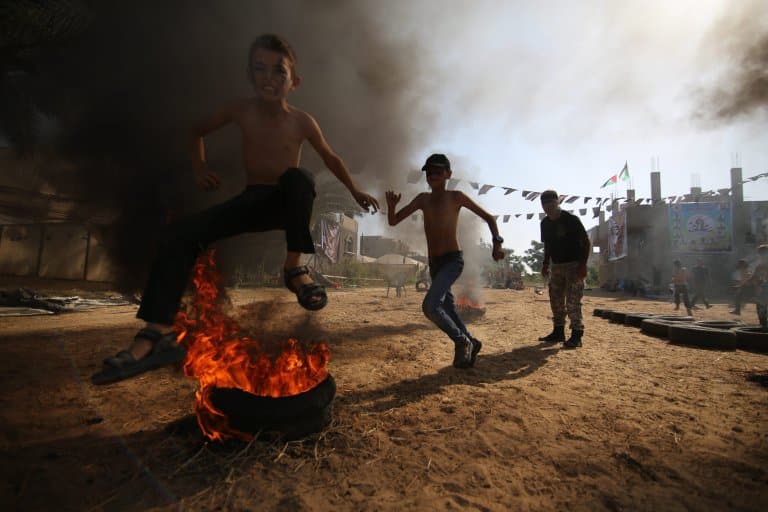 epa05423130 Palestinian boys take part in a military-style summer camp being held by the Islamic Jihad movement during the youngsters' summer school vacation in Khan Younes town, in the southern Gaza Strip, 13 July 2016. Thousands of youngsters between the age of six and 16 can participate in the summer camp where they receive military as well as religious training. EPA/HATEM OMAR