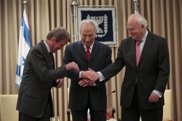 Bernard Kouchner, Miguel Angel Moratinos, Shimon Peres Bernard Kouchner, Miguel Angel Moratinos, Shimon Peres