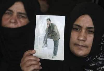 palestinian pose1 - reuters
