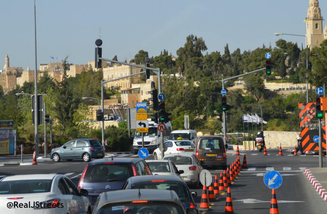 security blocking Jerusalem traffic