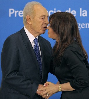 peres kiss argentina - Getty Images